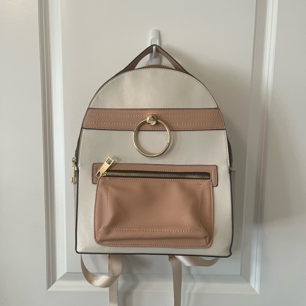 Call it Spring vegan-leather backpack 🎒🍃